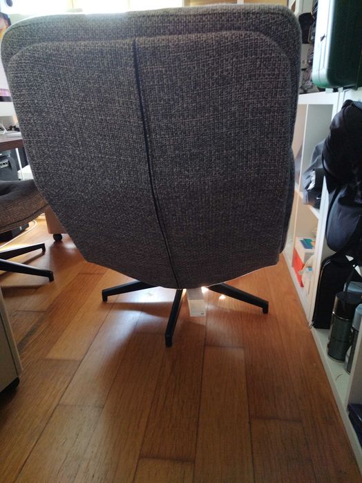 Poltrona giratória e repousa-pés IKEA HAVBERG