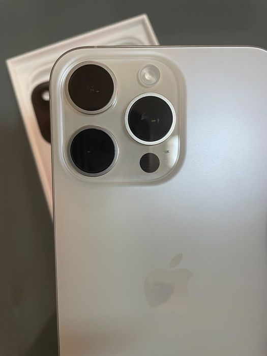 Iphone 15 pro max 256 gb branco Novo
