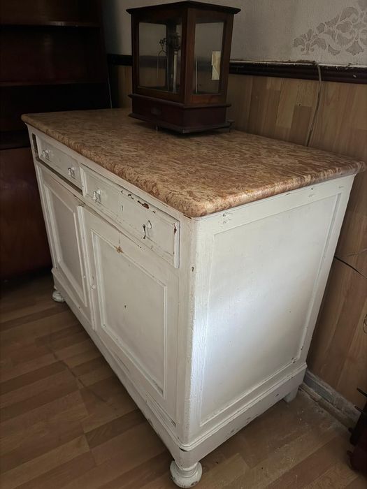 Móvel de cozinha com tampo em mármore