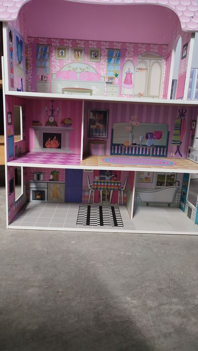 Casa miniatura de madeira