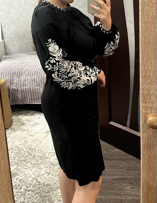 Вишита сукня чорна