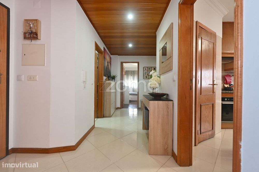 Apartamento T3 com parqueamento | Urbanização da Cavaleira, Algueir...
