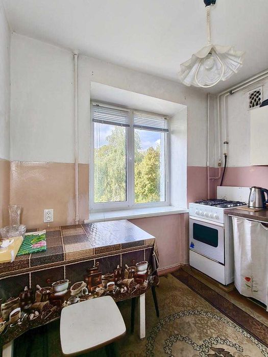 Продаж 2-кімнатної квартири 46 м2 в цегляному будинку біля ПК ХІМІКИ.