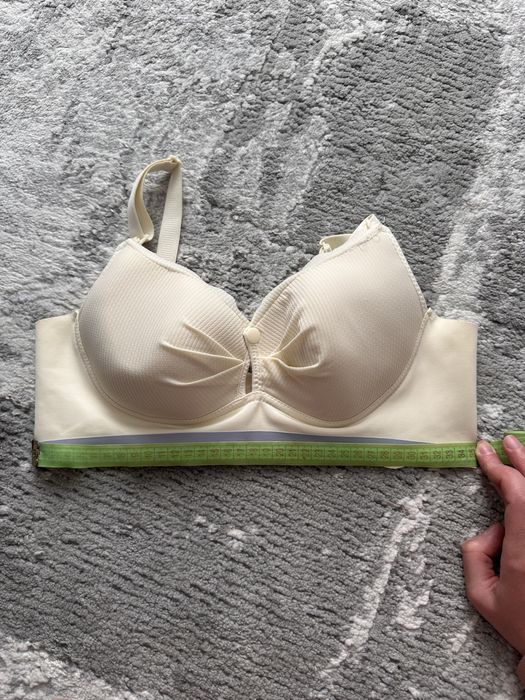 Бюст для годування