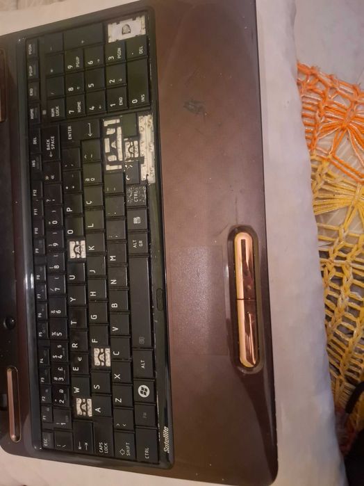 Portátil Toshiba Satellite L755 com 6GB de RAM