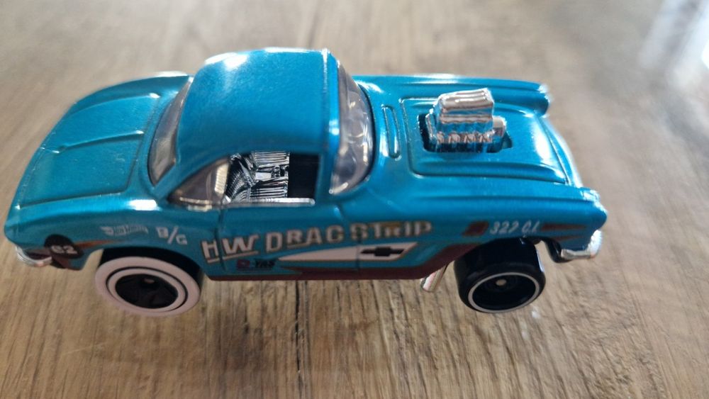 Hotwheels auko corvette