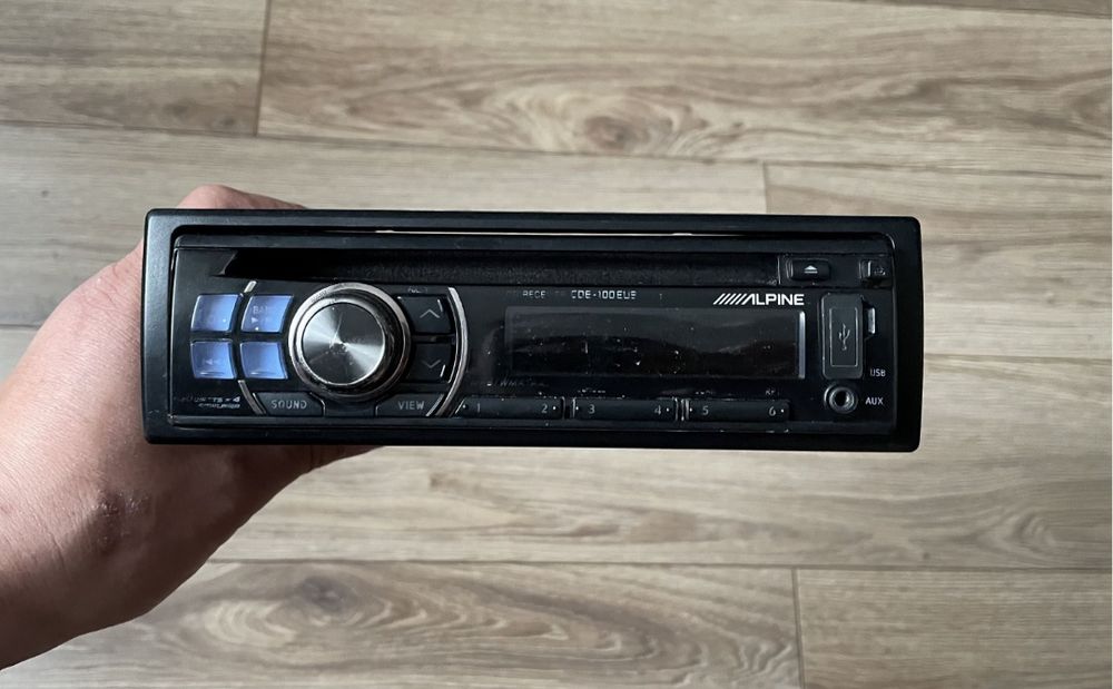 Alpine cde-100eub с bluetooth +200гр.