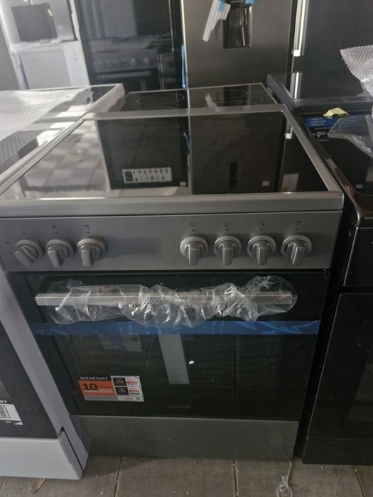 Fogão eletrico indesit inox  vitroceramica