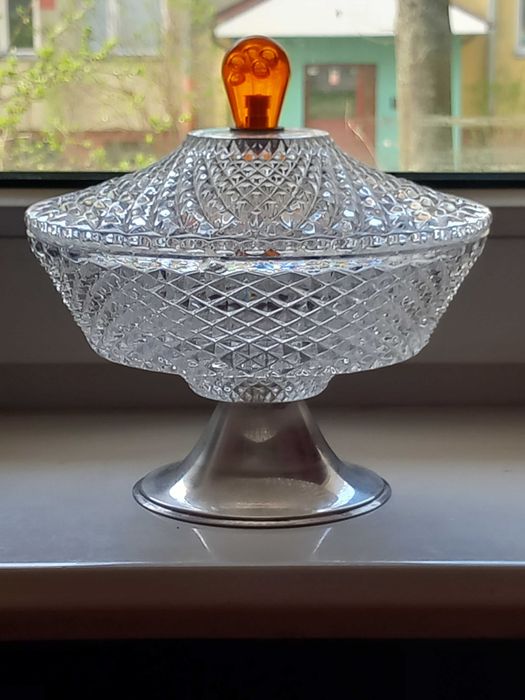 Kryształowa  bomboniera.