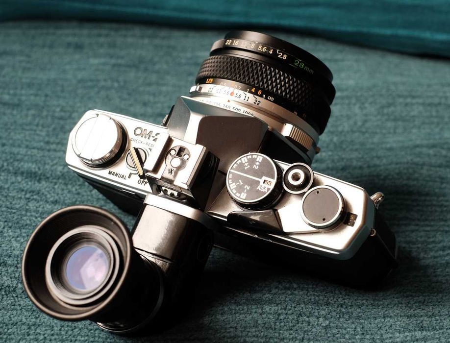 Olympus OM-2N z bogatym zestawem