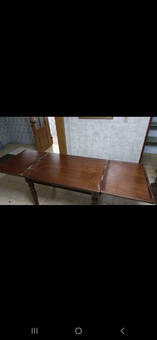 Mesa de cozinha em madeira