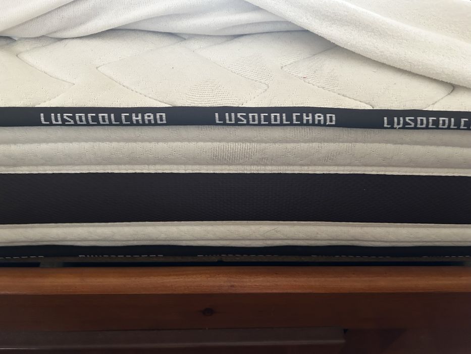 Cama solteiro com colchao madeira