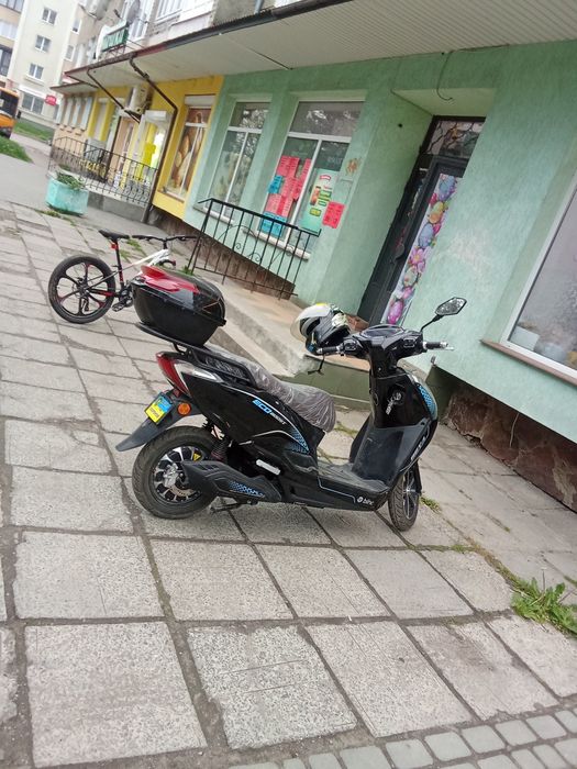 Електро скутер  випущений у 2025 році.  продам 2000кв .72 V