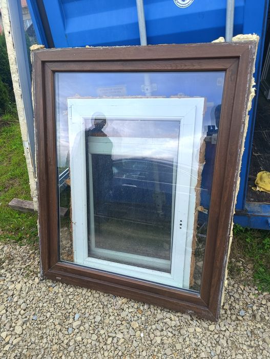 Okno 117x144 orzech plastikowe rozwierno uchylne