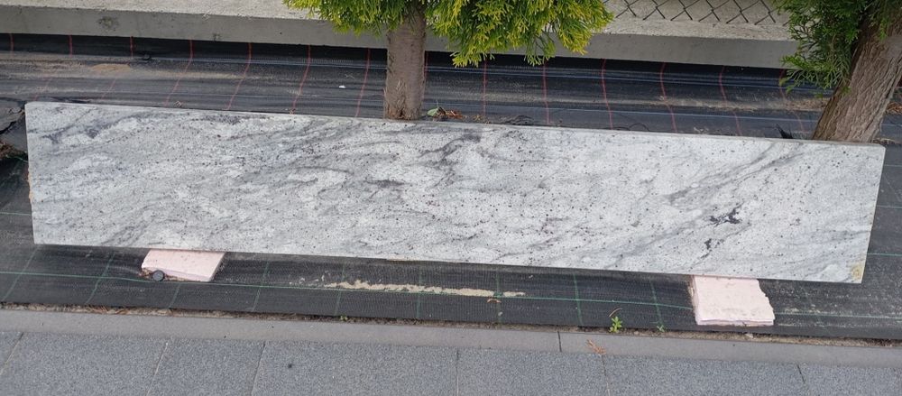 Parapet granit bialo-szary