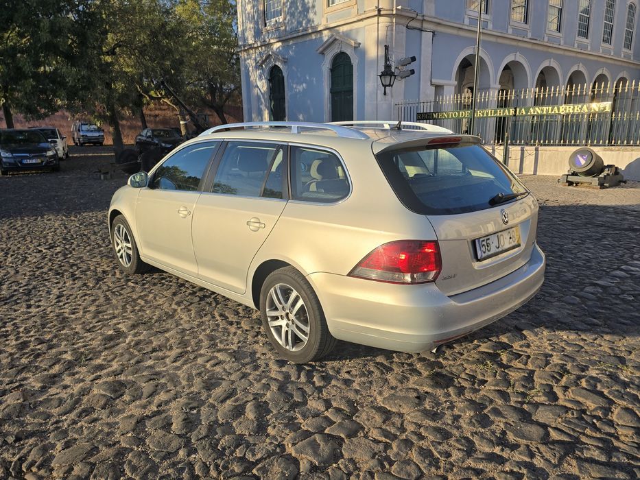 VW Golf Variant 1.6 TDI DSG Automático — fotografia 3