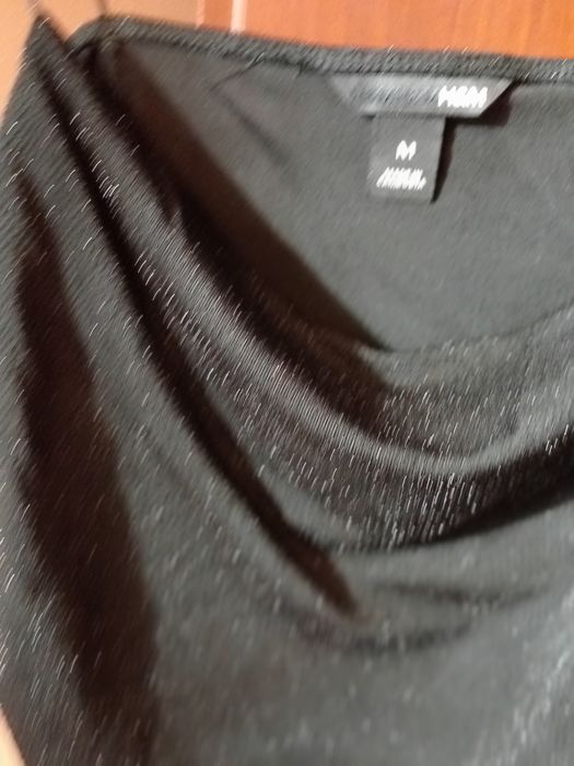 H&M błyszcząca czarna bluzka na ramiączkach