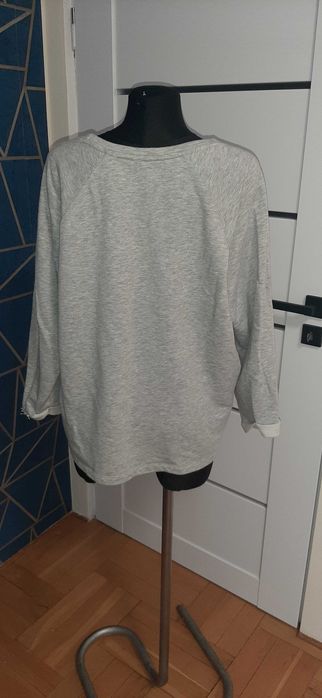 bluza z haftem z przodu L