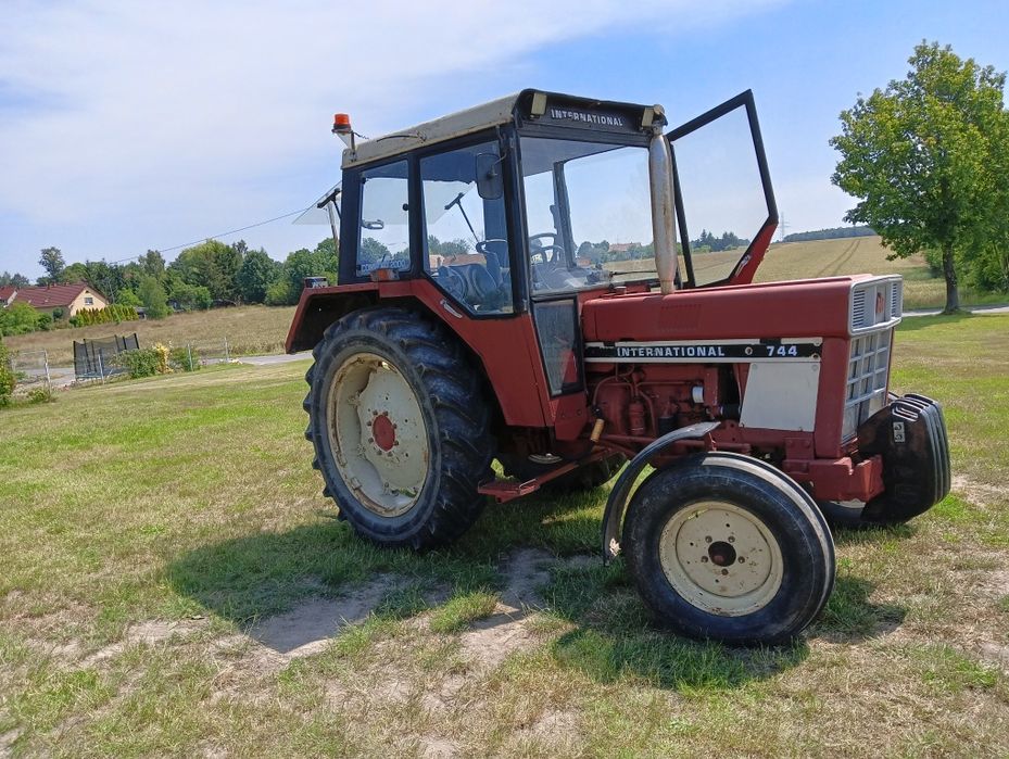 Case International744
