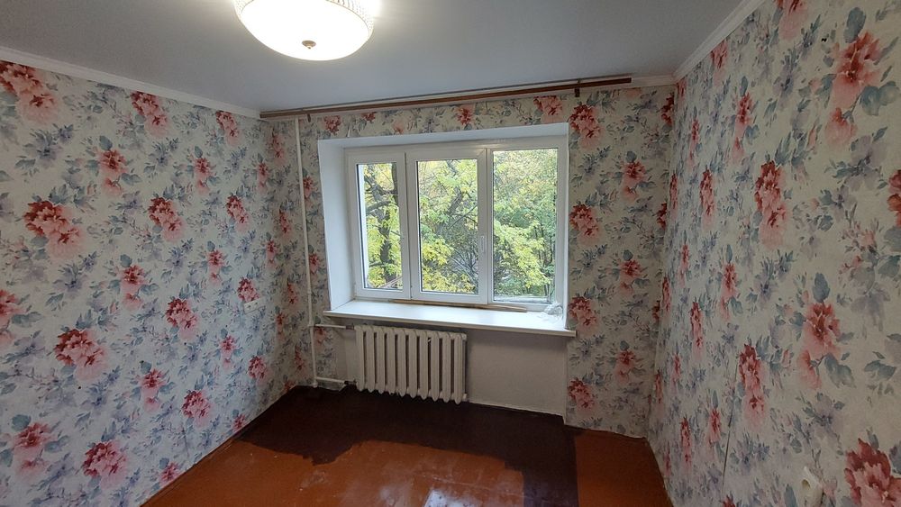 Гуртожиток 2 кімнати на  Молодіжному