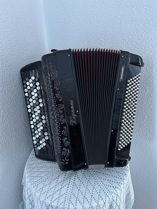 Acordeao Vignoni 4 Voz 120 Baixos Esta com.   Baixa de preço