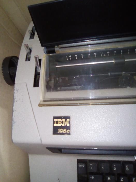 Máquina escrever elétrica IBM