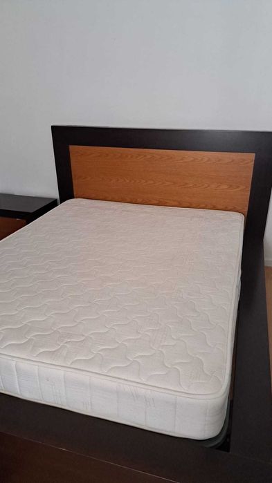 Cama de casal sem colchão