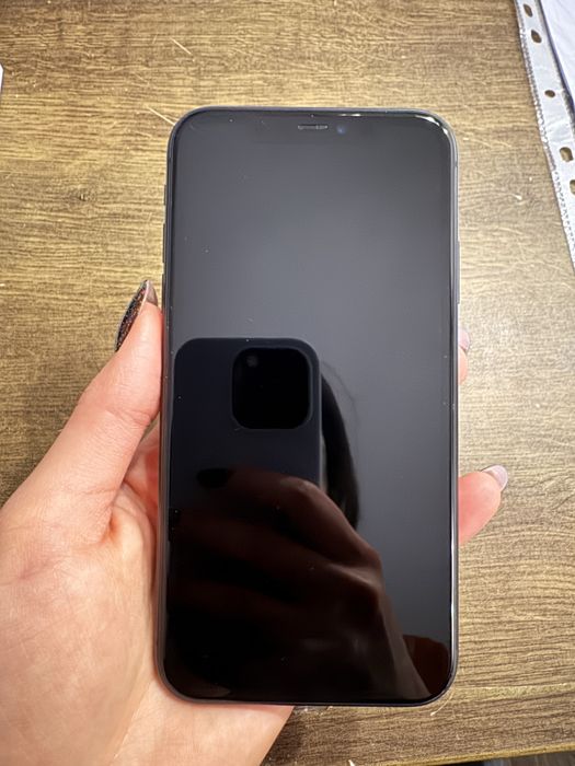 IPhone 11 64 GB 99 % bateria