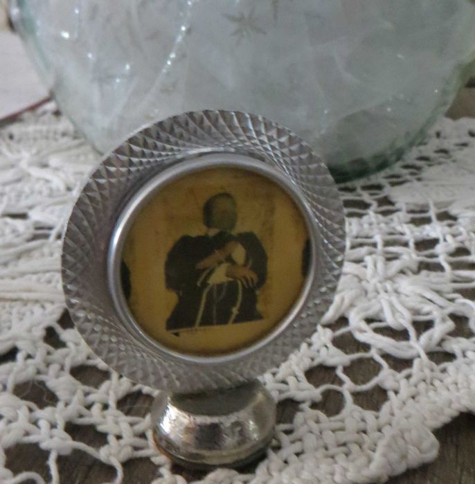 Lote 2 Expositores - 1 Padre Américo e 1 Beata Alexandrina, em metal