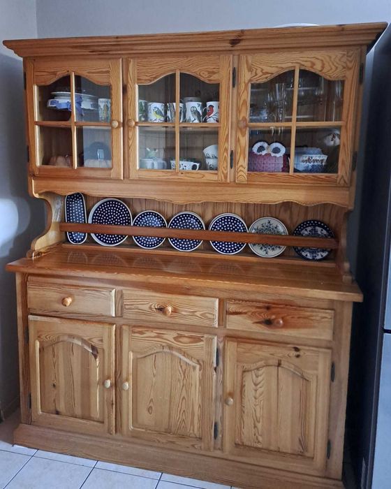 Sprzedam kredens sosnowy