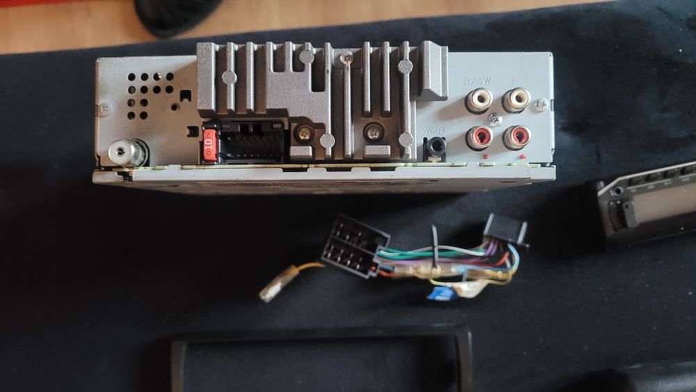 Radio samochodowe PIONIER MVH 160UI  + GRATIS