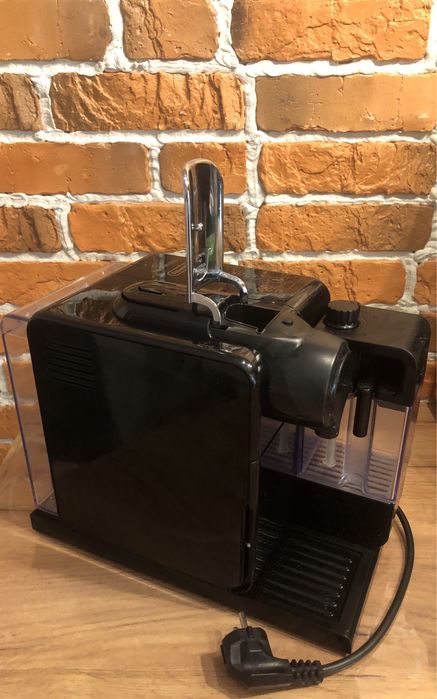 Кавомашина Delonghi nespresso