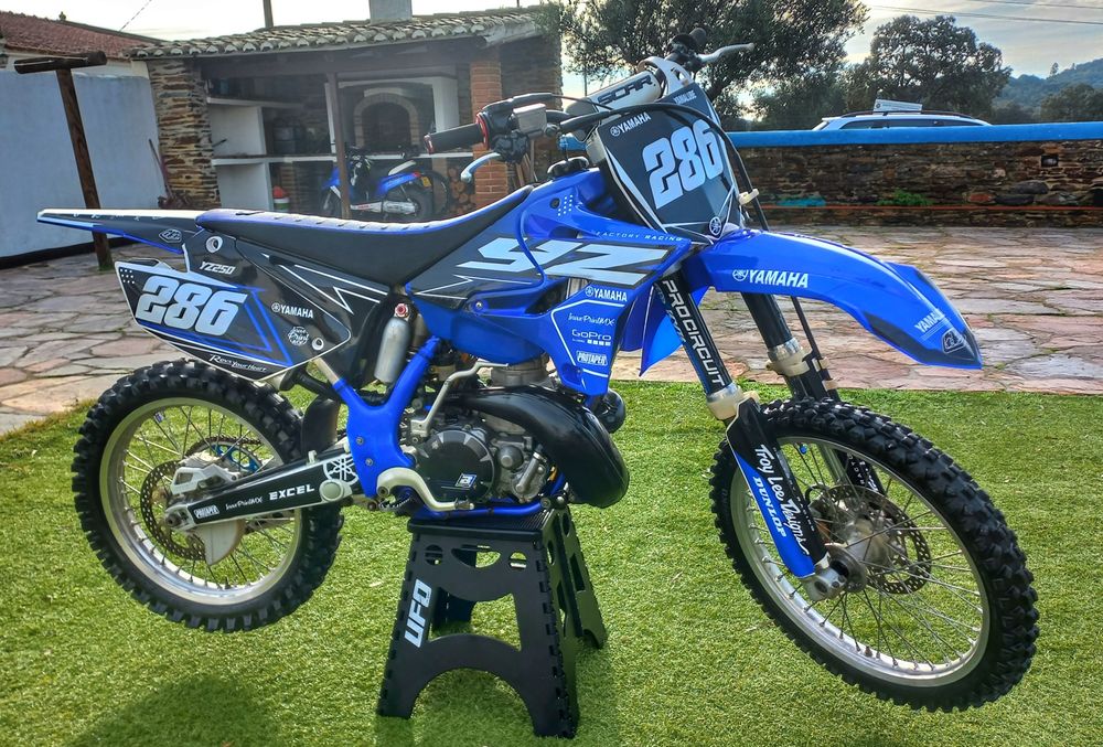 YAMAHA YZ 250 ---