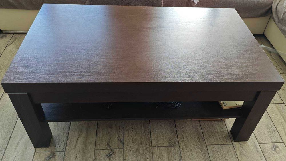 Witryna stół i meble do pokoju salonu