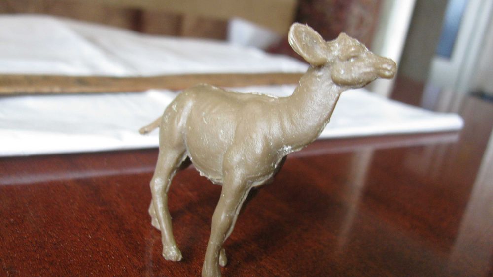 Косуля  игрушка пластиковая