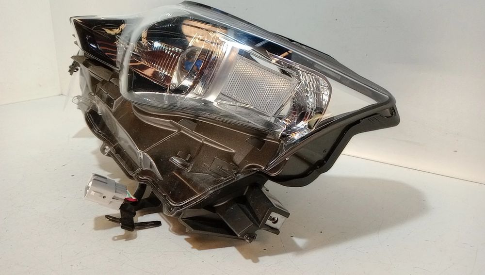 Ótica / farol esquerda LEXUS IS III (_E3_)
