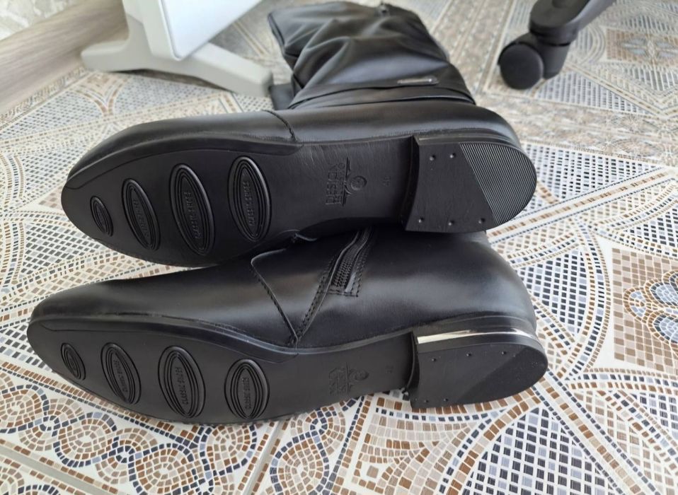 Новые женские зимние кожаные сапоги на цигейке, размер 40 (26 см)