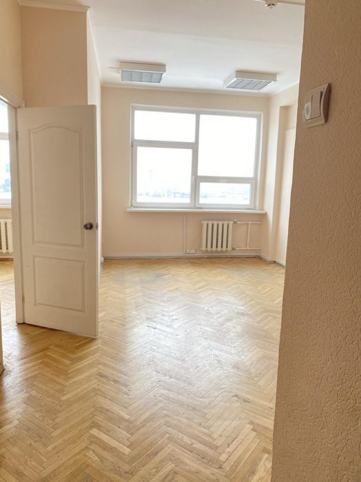 Оренда офісу на вул. Євгенія Сверстюка,23 на 33,6 м²