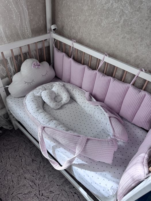 Комплект в дитяче ліжко бортики, кокон, подушка, простирадло, наматрац