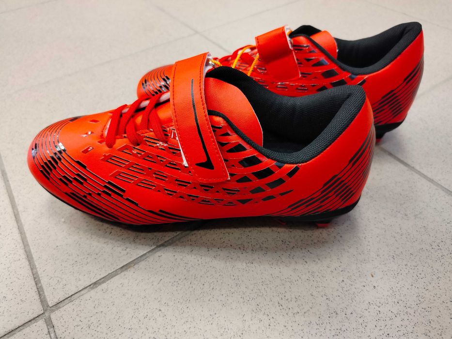 Buty sportowe piłkarskie korki r 38 dł. wkładki 24,5 cm