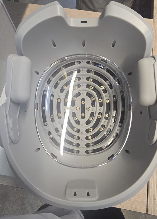 Hełm laserowy do stymulacji wzrostu włosów marki Lescolton, model LS-D613