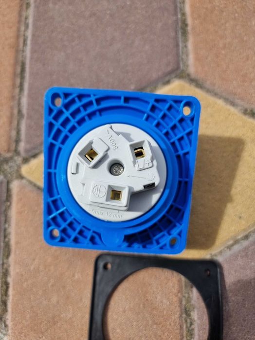 Силовая розетка для генератора фланцевая с углом, 32А 500 Вольт