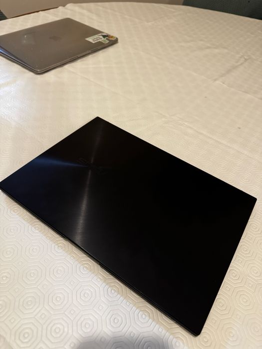 Portátil ASUS ZenBook UM5401QA-R75DHDPB2 (14'' OLED - AMD Ryzen 7 5800H - RAM: 16 GB - 1 TB SSD - AMD Radeon Graphics)