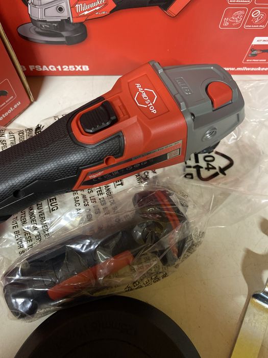 Szlifierka katowa milwaukee M18 FSAG125XB rapid stip