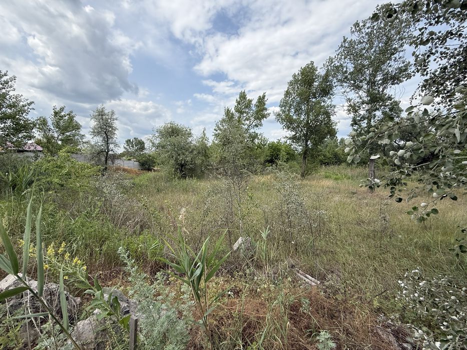 Продам земельну ділянку по вул. Злагоди