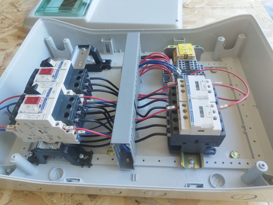 Disjuntores Magnetotérmicos e contactoresNOVO quadro elétrico