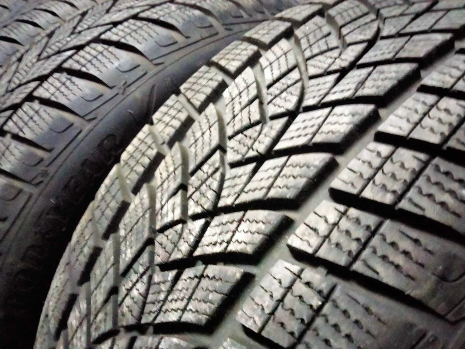 215 50 R19 Goodyear