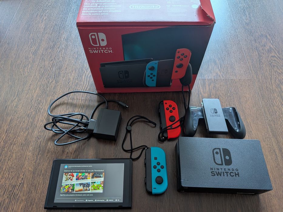 Nintendo Switch (Neon Red/Blue) – Como Nova