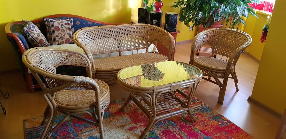 Zestaw rattanowy stan niemal idealny: 2 fotele, sofa, stolik ze szkłem