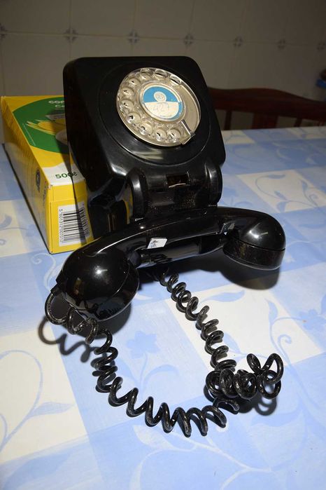 Telefone Antigo Preto de Parede